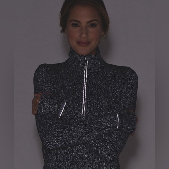 EUC Lululemon Outrun 1/2 zip - Picture 13 of 15